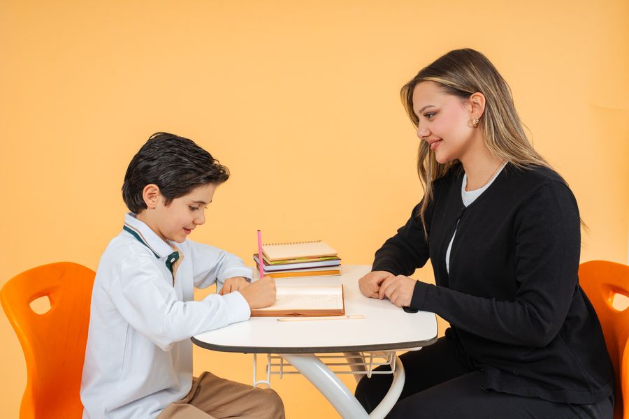 Educational psychologist helping a Denver student after a psychoeducational evaluation